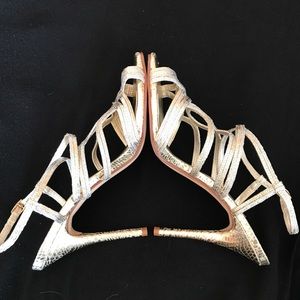 💙 Strappy Metallic Heels